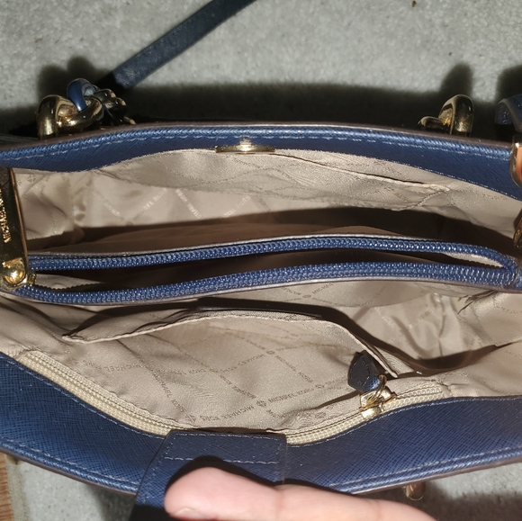 Bundled sale Michael kors purse and wallet - Picture 6 of 15